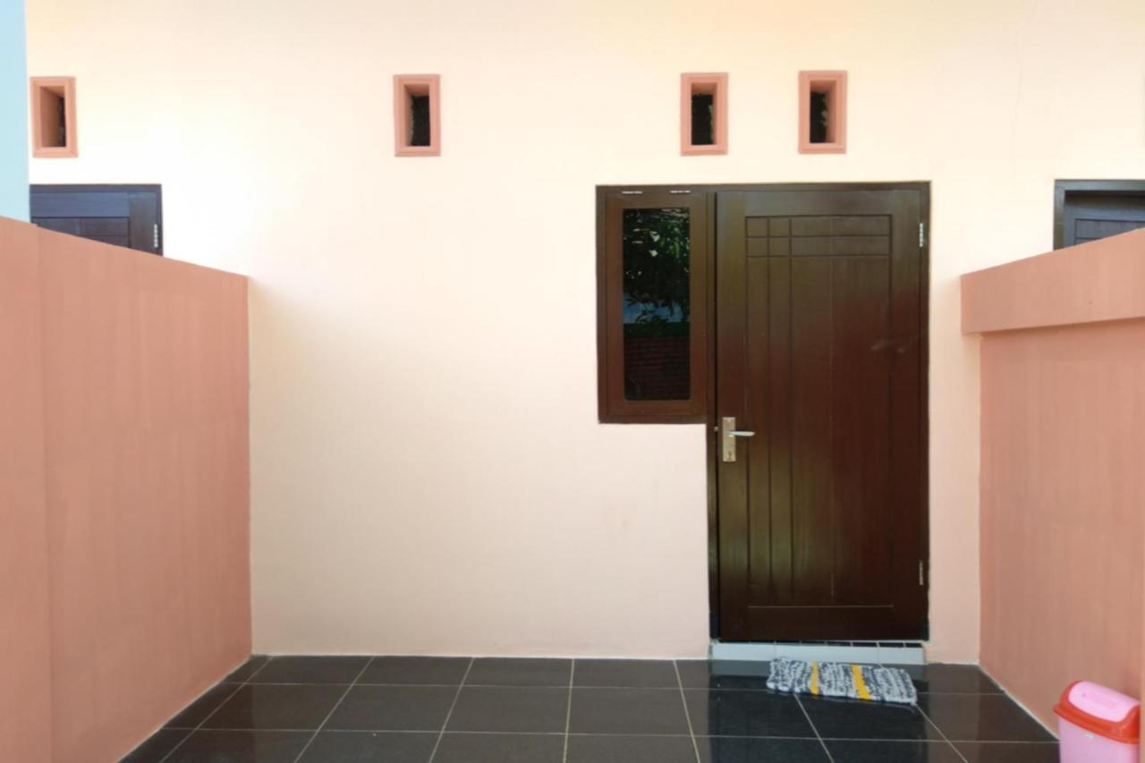 Kelapa Gading Homestay Syariah Redpartner Banyuwangi  Exterior photo