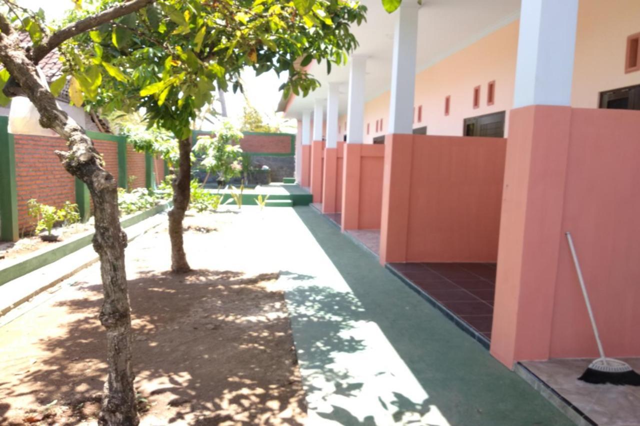 Kelapa Gading Homestay Syariah Redpartner Banyuwangi  Exterior photo